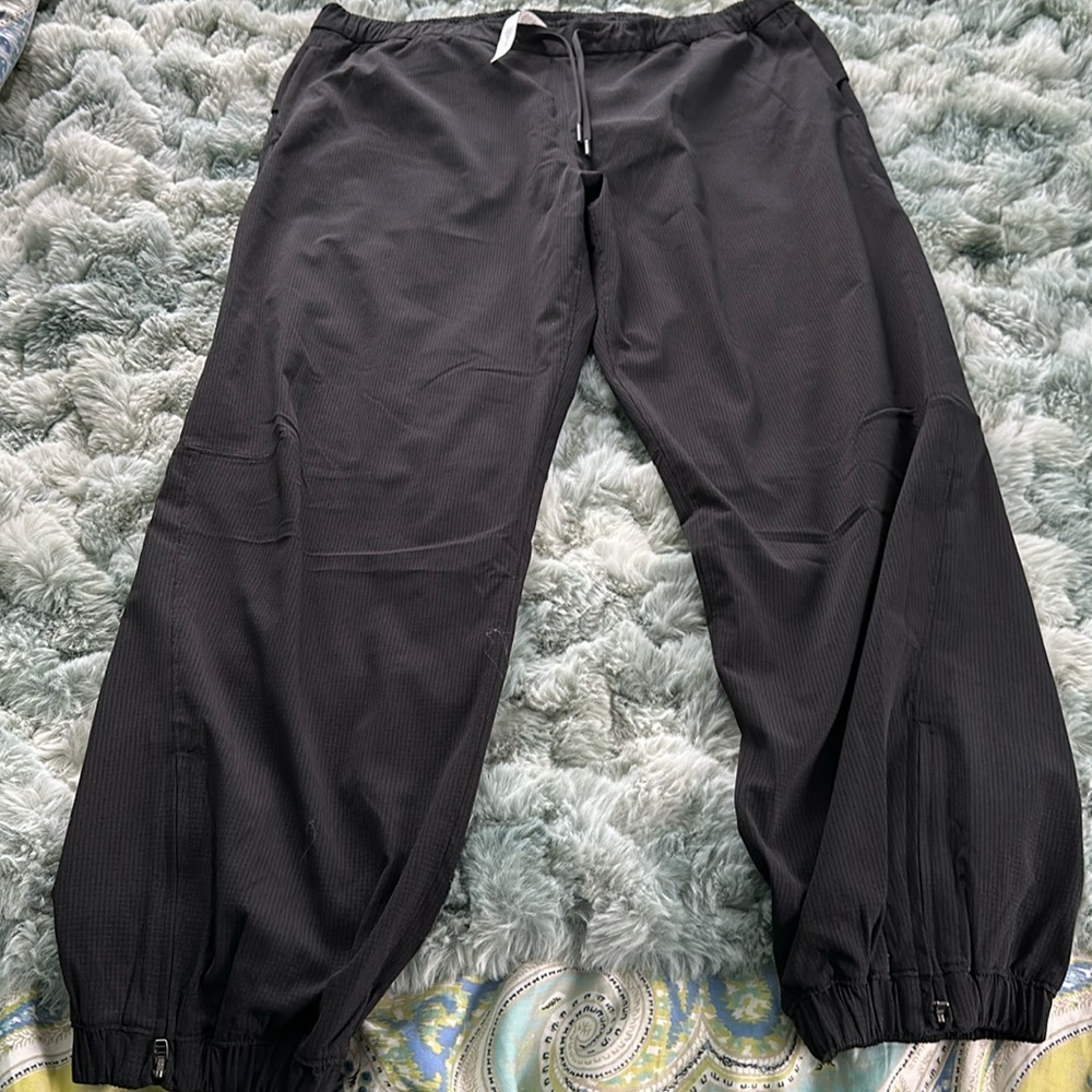 Lululemon black pants, size 12.